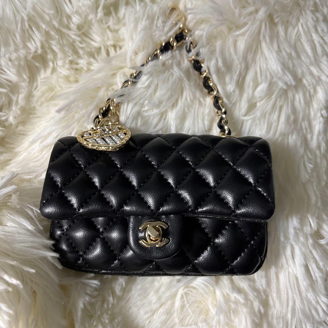CHANEL ブラック ミニバッグ キルティングノベルティ