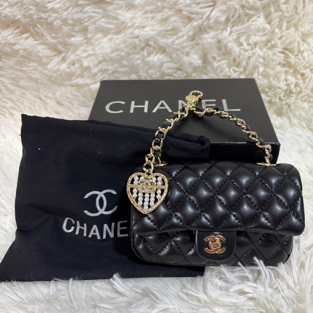 CHANEL ブラック ミニバッグ キルティングノベルティ