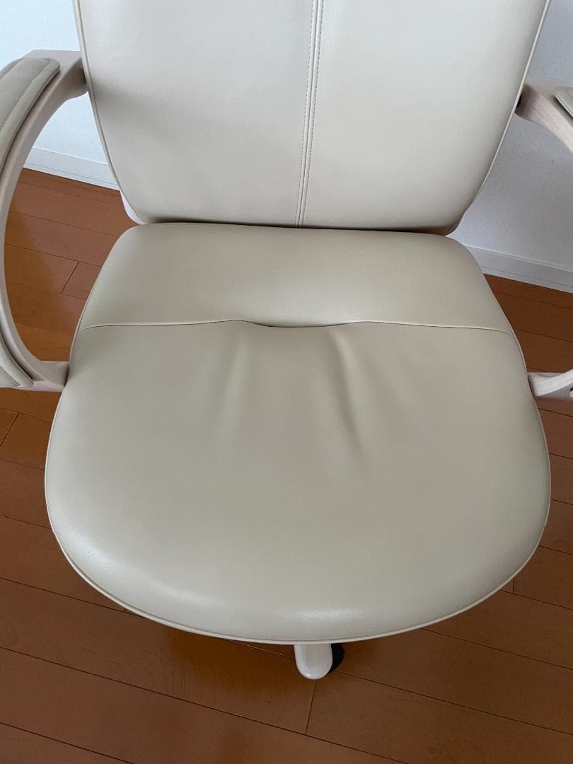カリモク　デスクチェア　オフィスチェア　レザーチェア　定価21万円　本革　高級