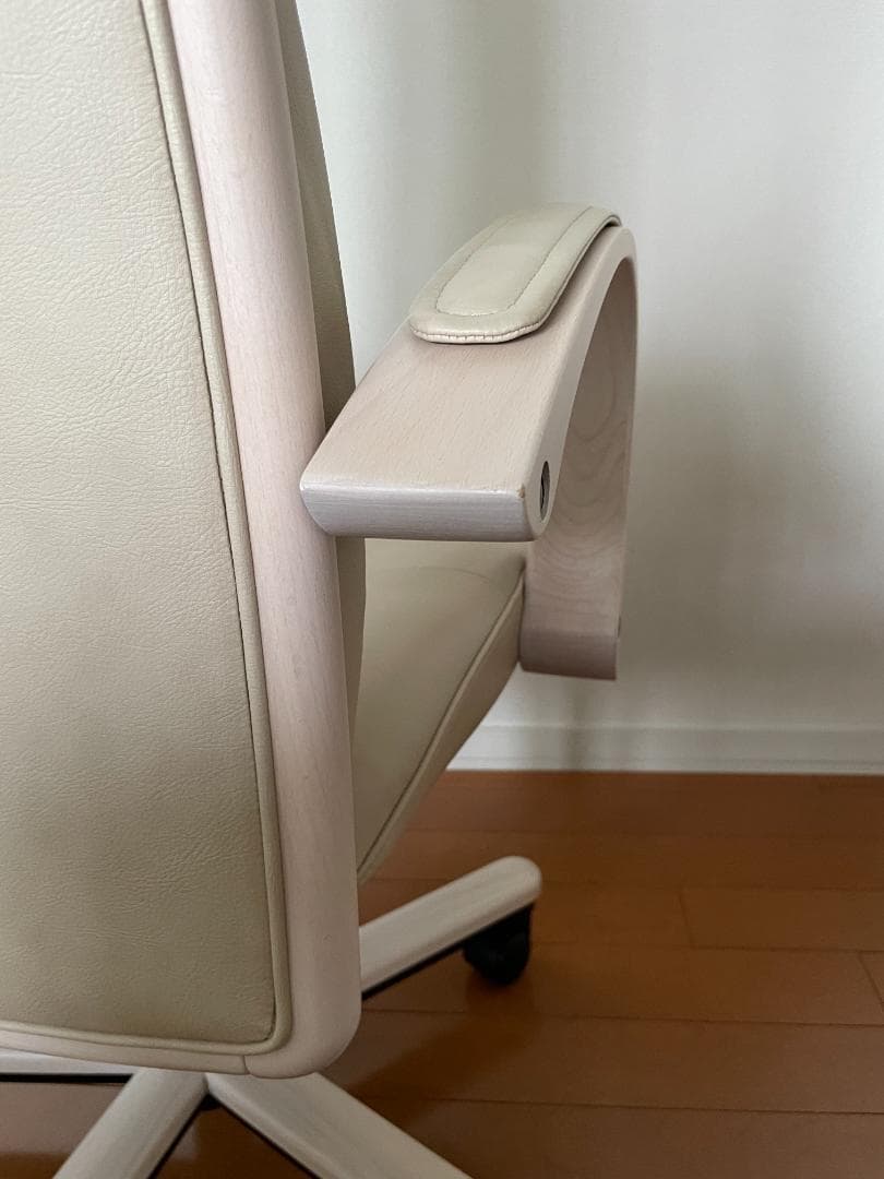 カリモク　デスクチェア　オフィスチェア　レザーチェア　定価21万円　本革　高級