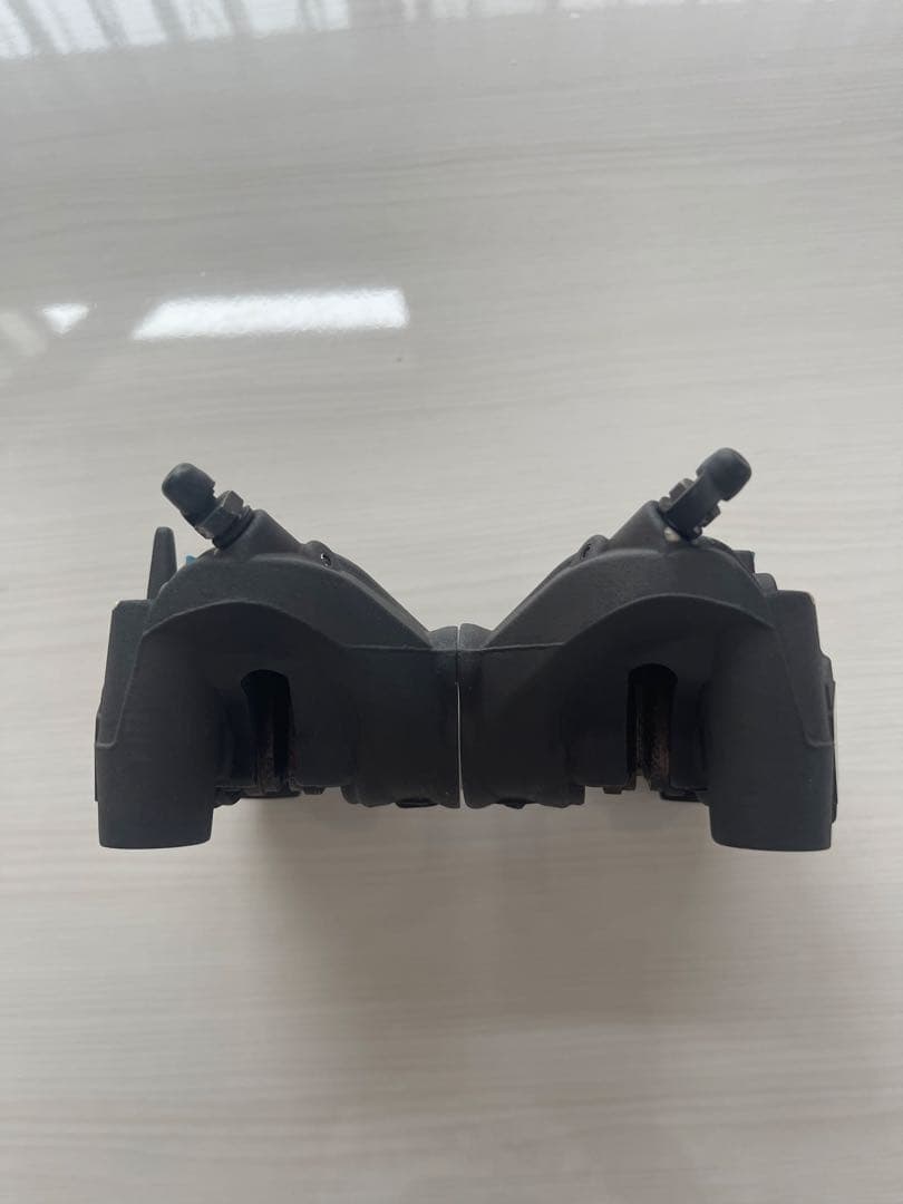 Kawasaki z900RS純正フロントブレーキキャリパー