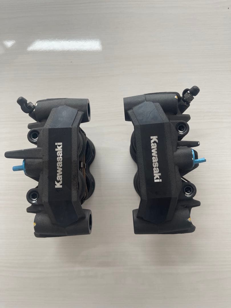 Kawasaki z900RS純正フロントブレーキキャリパー