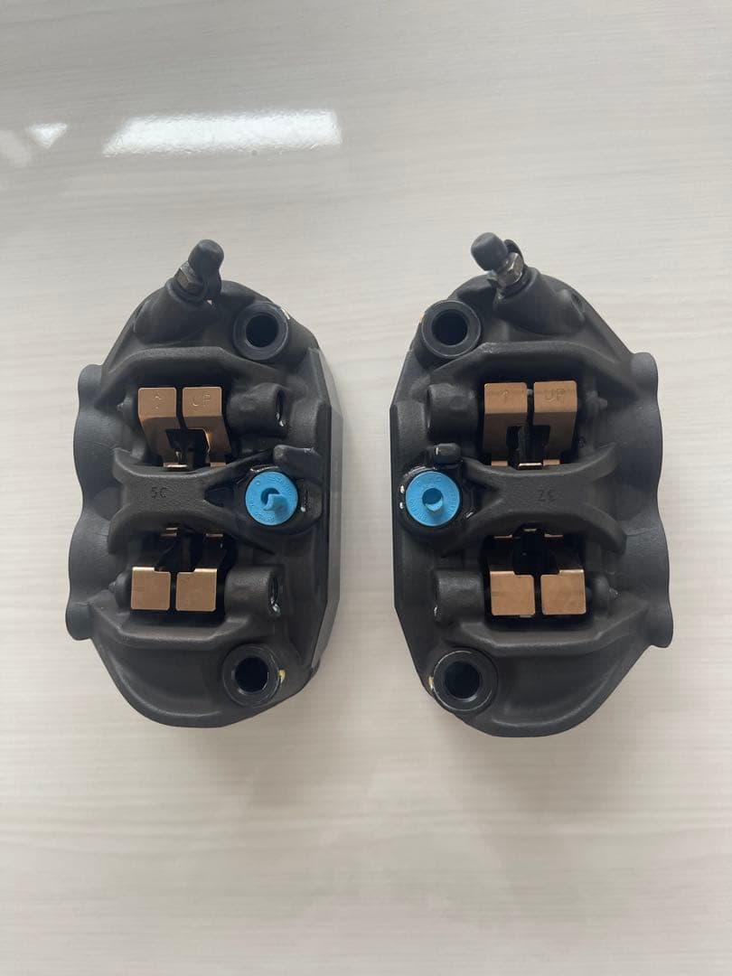 Kawasaki z900RS純正フロントブレーキキャリパー