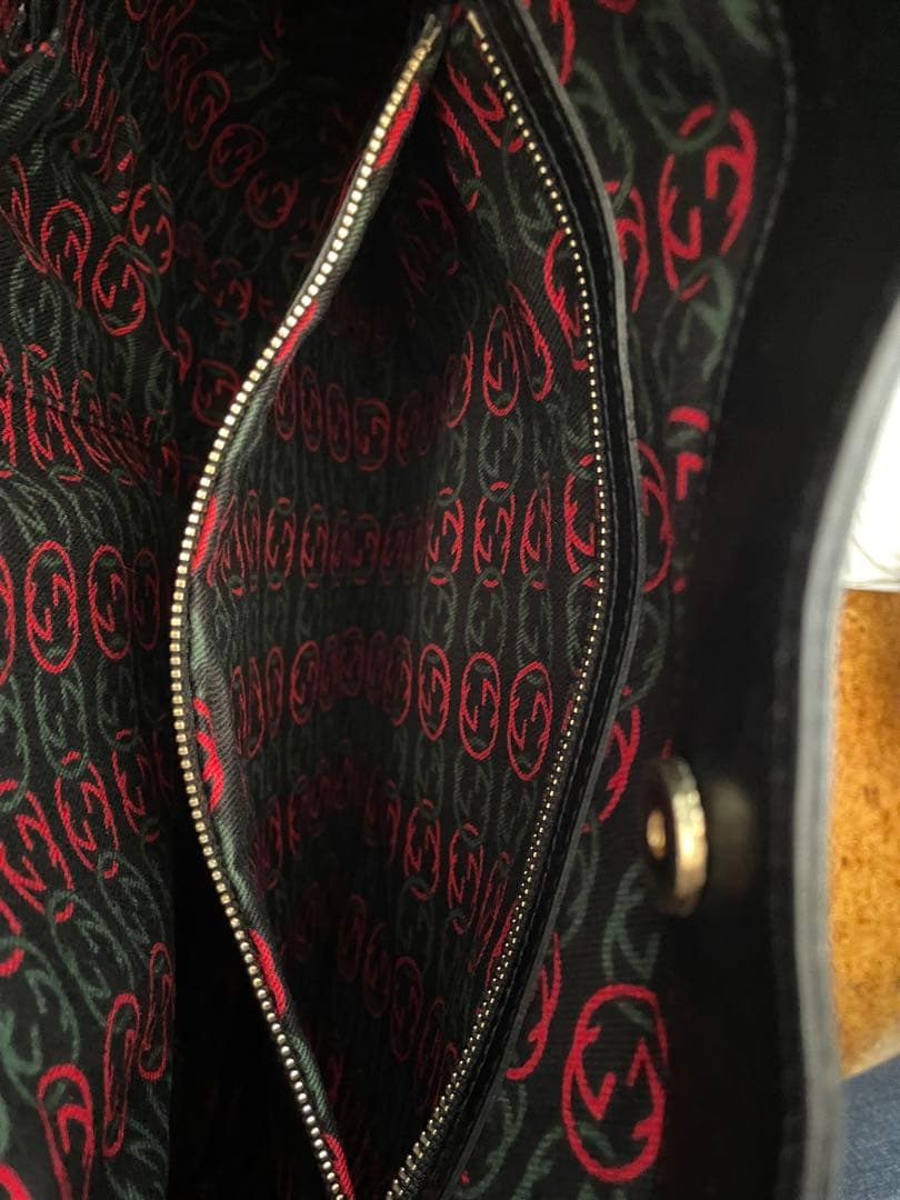 Gucci 本革ブラック ショルダーバッグ