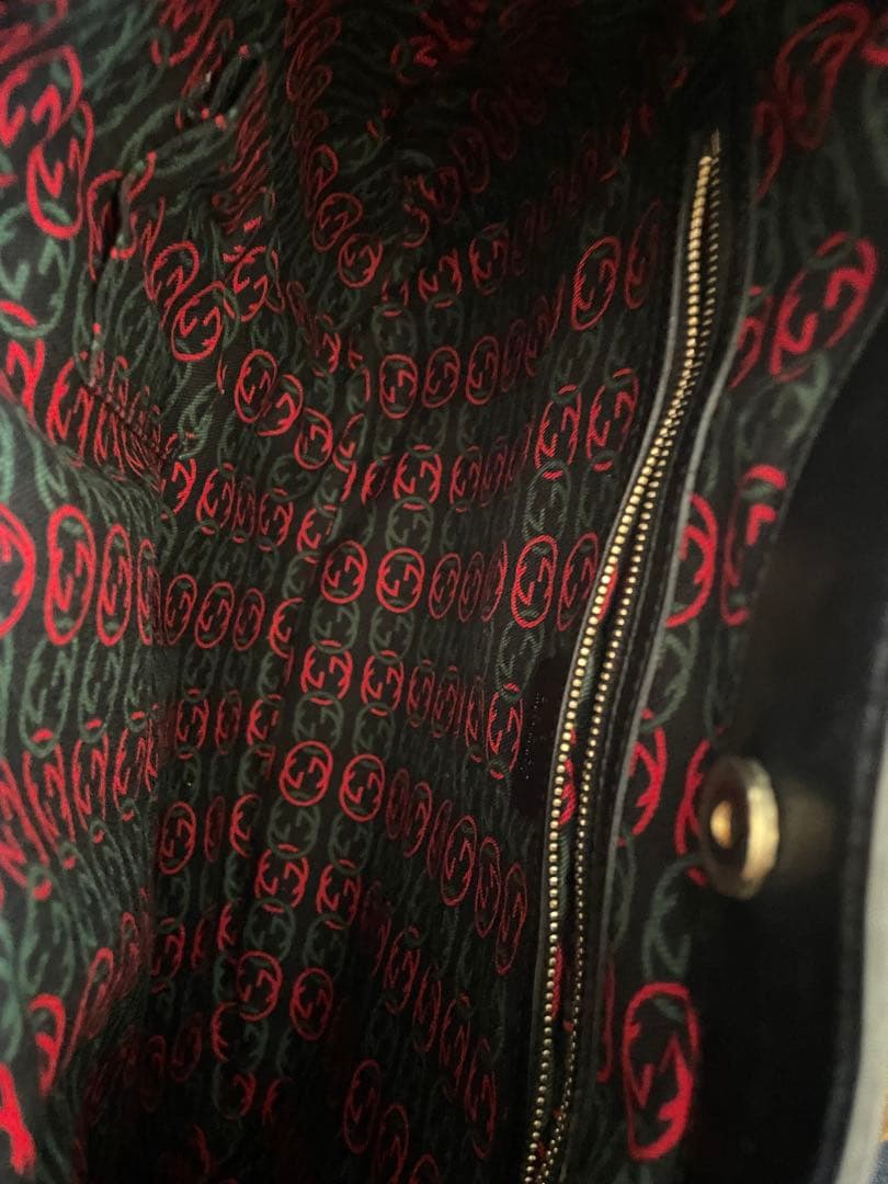 Gucci 本革ブラック ショルダーバッグ