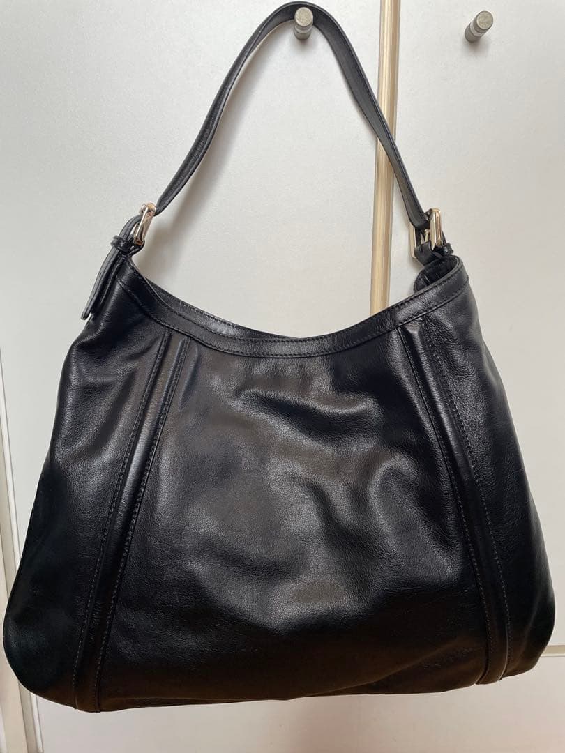 Gucci 本革ブラック ショルダーバッグ