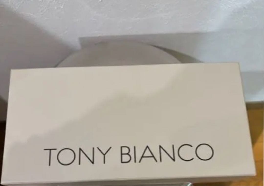 新品未使用　トニービアンコ　スタッズ　フラットシューズ