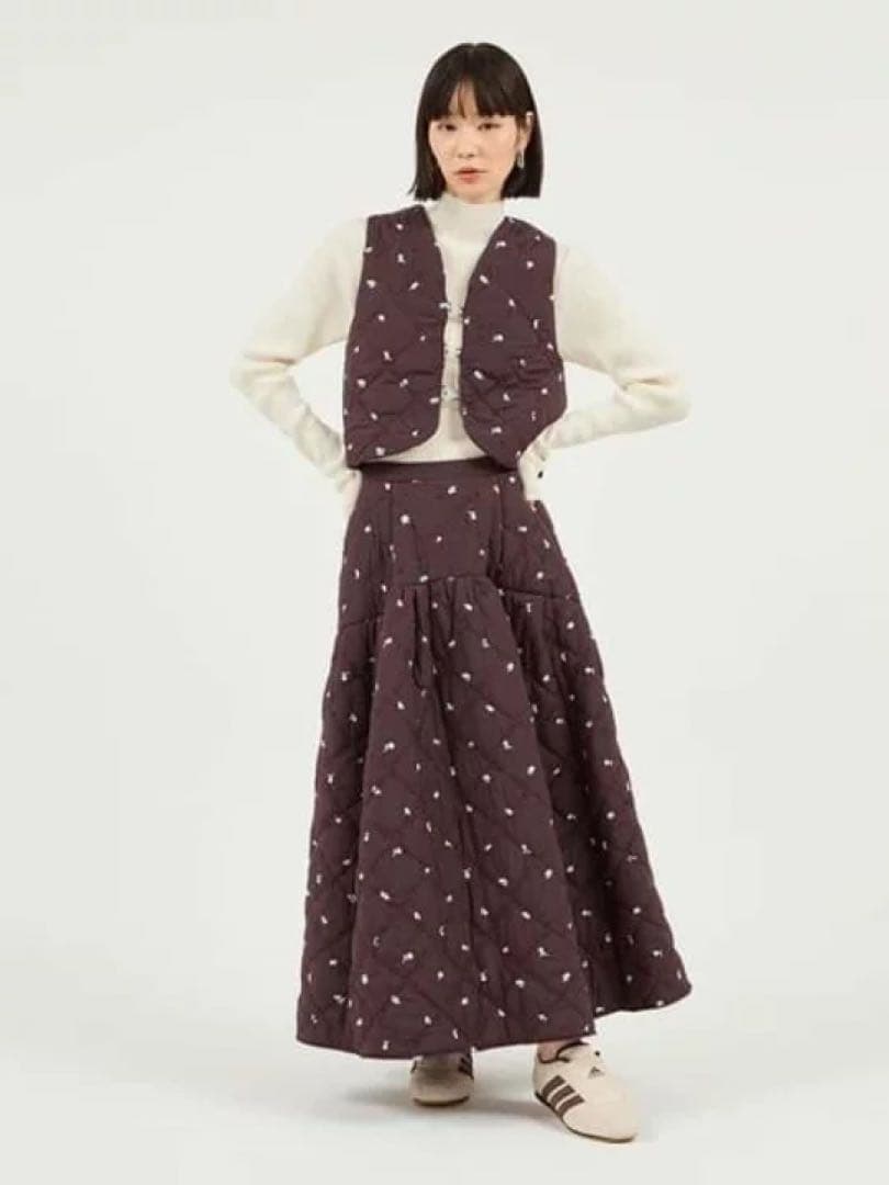 美品 emmi フラワーエンブロイダリー キルティング ベスト