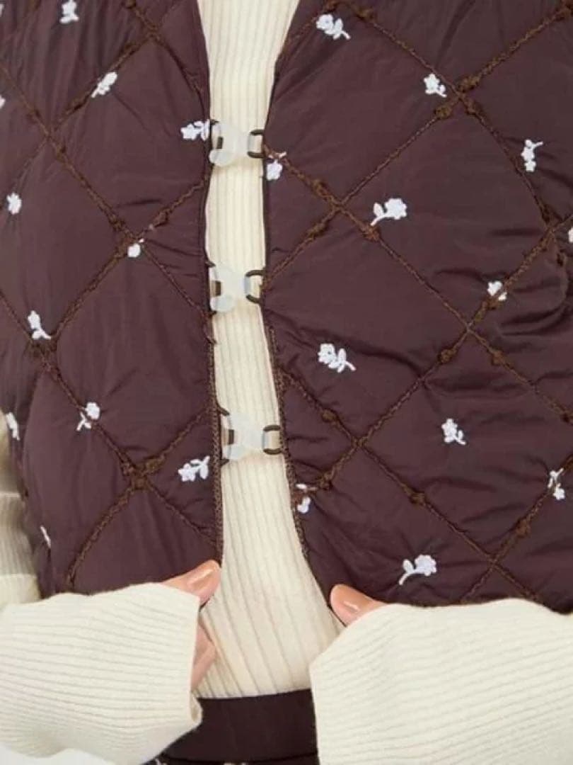 美品 emmi フラワーエンブロイダリー キルティング ベスト