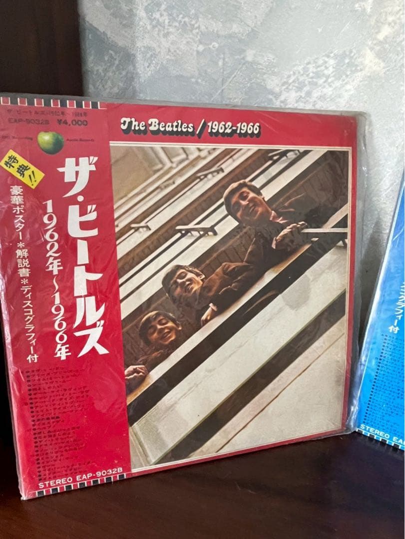 ビートルズ　レア品　赤青　2セット　レコード