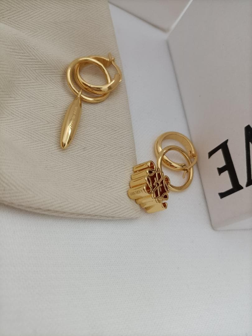 即発送✭ロエベ ピアス ゴールド アナグラム LOEWE