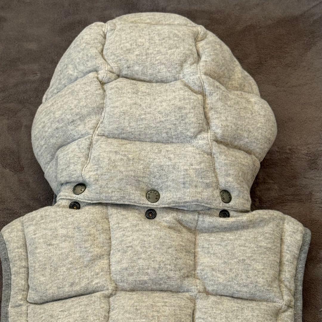 moncler マグリア ダウンベスト maglia 霜 グレー ロゴ ワッペン