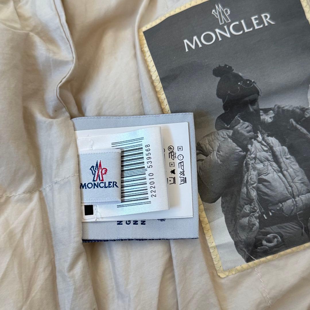 moncler マグリア ダウンベスト maglia 霜 グレー ロゴ ワッペン