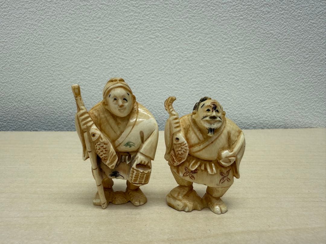 B*i様 時代提げ物 人物根付 天然素材 銘あり 2体セット