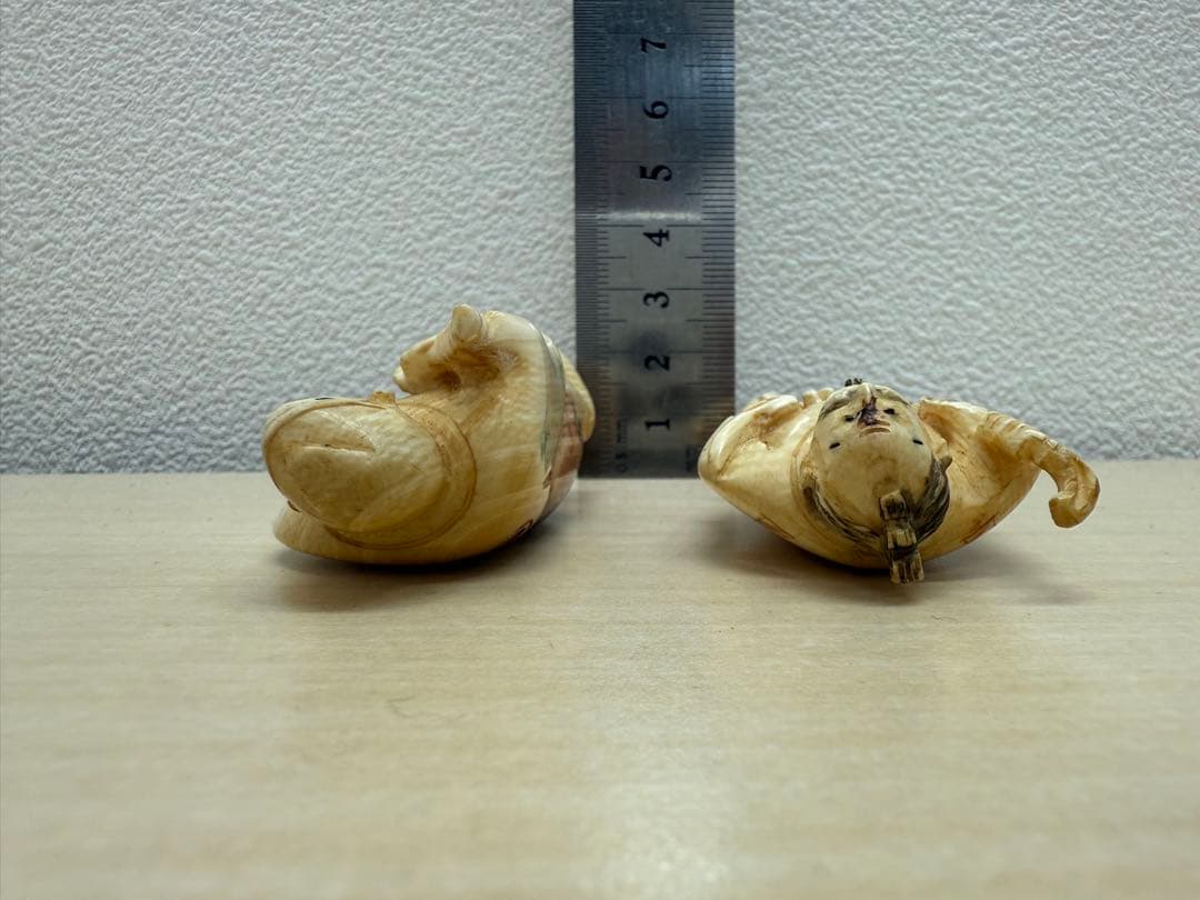 B*i様 時代提げ物 人物根付 天然素材 銘あり 2体セット