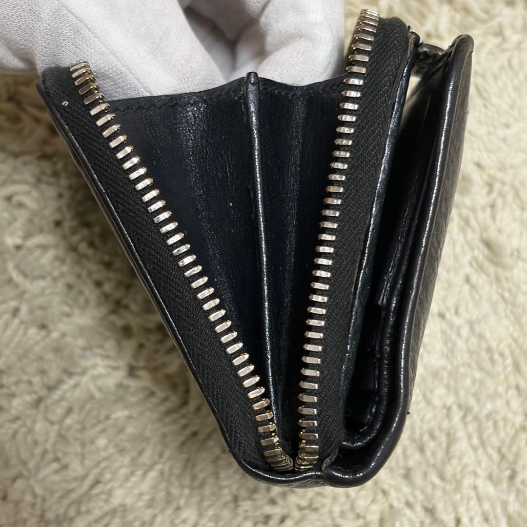 【人気】イルビゾンテ 二つ折り財布 ブラック レザー シボ 金ボタン