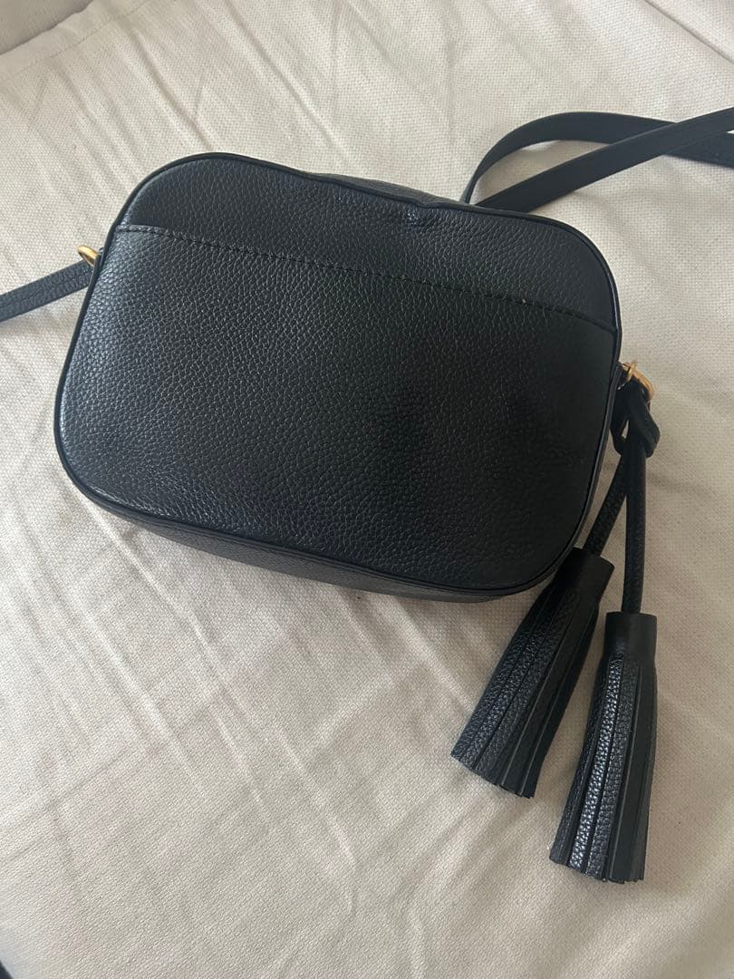 【トリーバーチ】ブラックレザーショルダーバッグ タッセル付き
