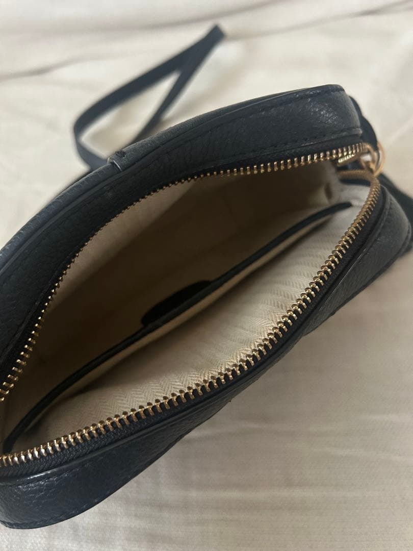 【トリーバーチ】ブラックレザーショルダーバッグ タッセル付き