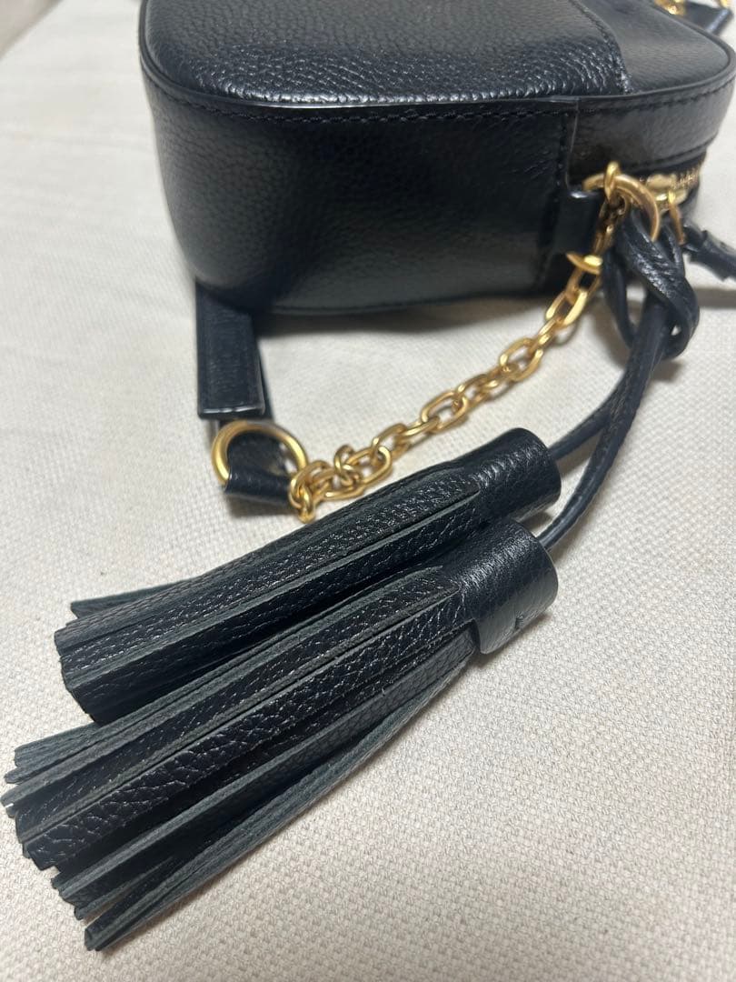 【トリーバーチ】ブラックレザーショルダーバッグ タッセル付き
