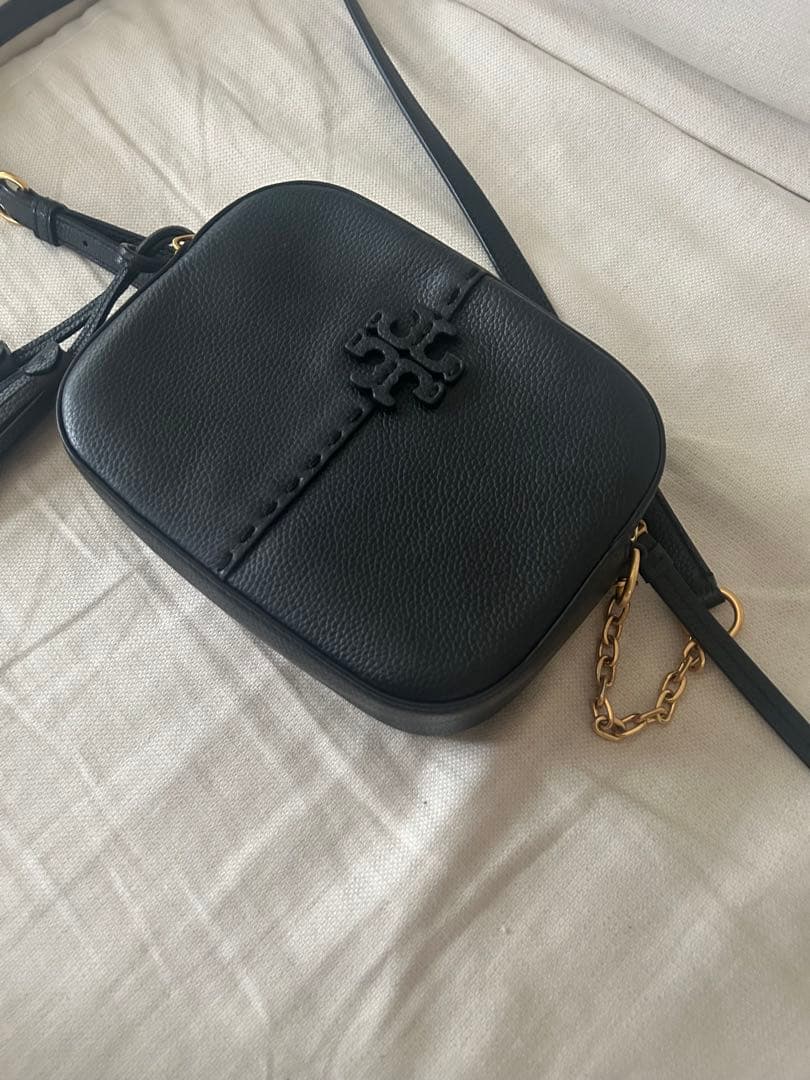 【トリーバーチ】ブラックレザーショルダーバッグ タッセル付き