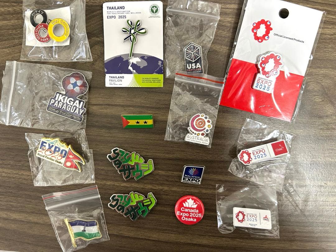 B*銀様 万博ピンバッジ　15点セット