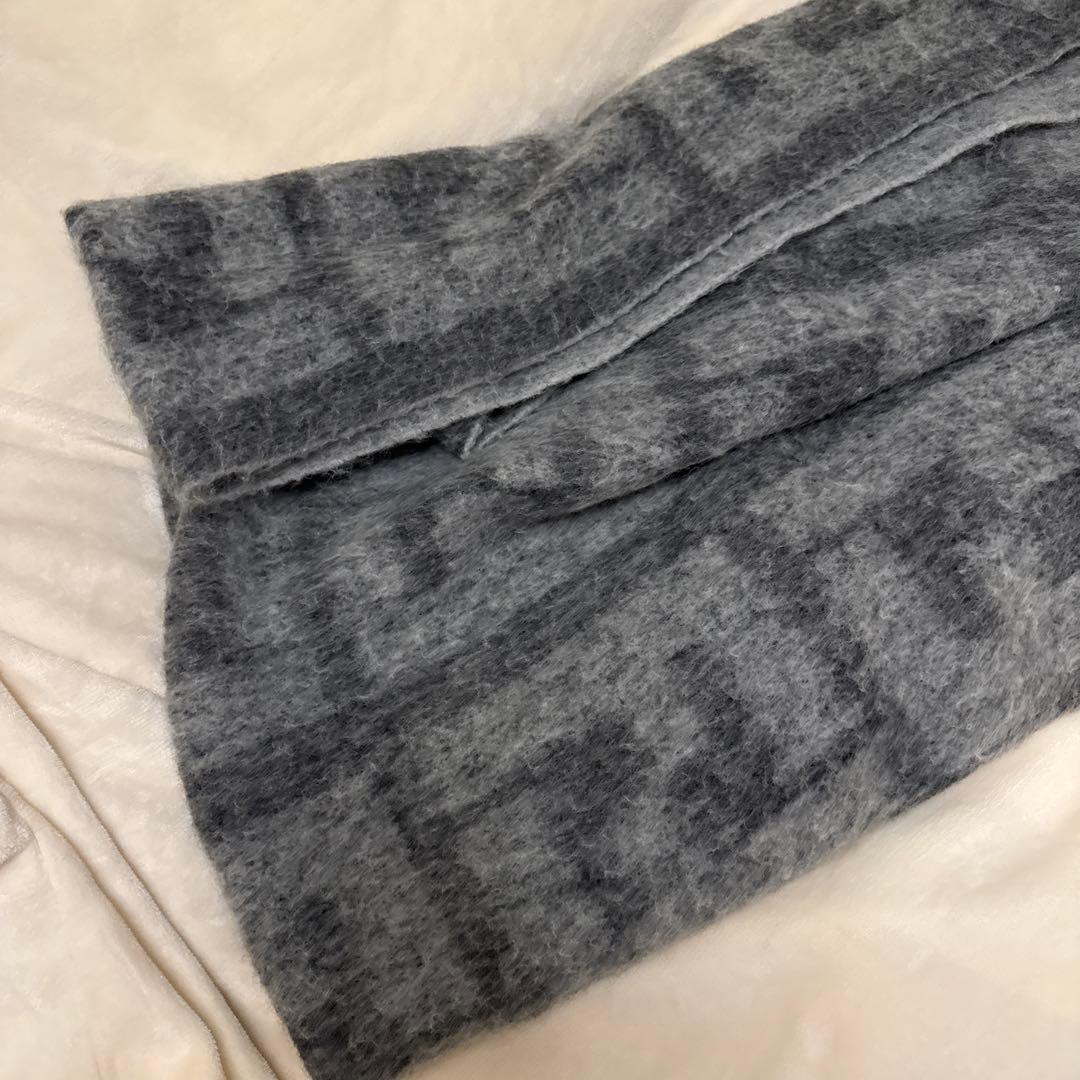 FENDI 大判 落ち着いたグレー色 ロゴデザインブランケット 秋冬