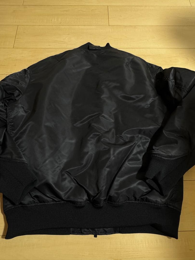 ユニクロ　 ハイブリッドダウンオーバーサイズMA－1 XL