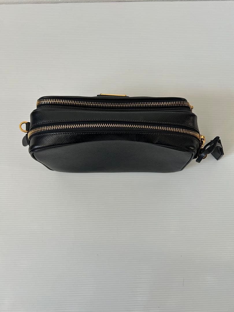 プラダ　ショルダーバッグ　ブラック　BT1010