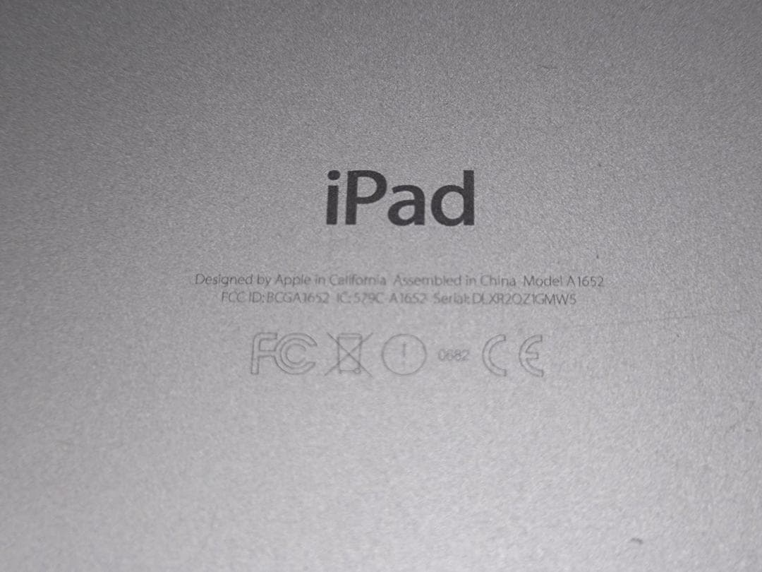 サ*ー様 Apple iPad ゴールド 初代モデル(A1652)128GB