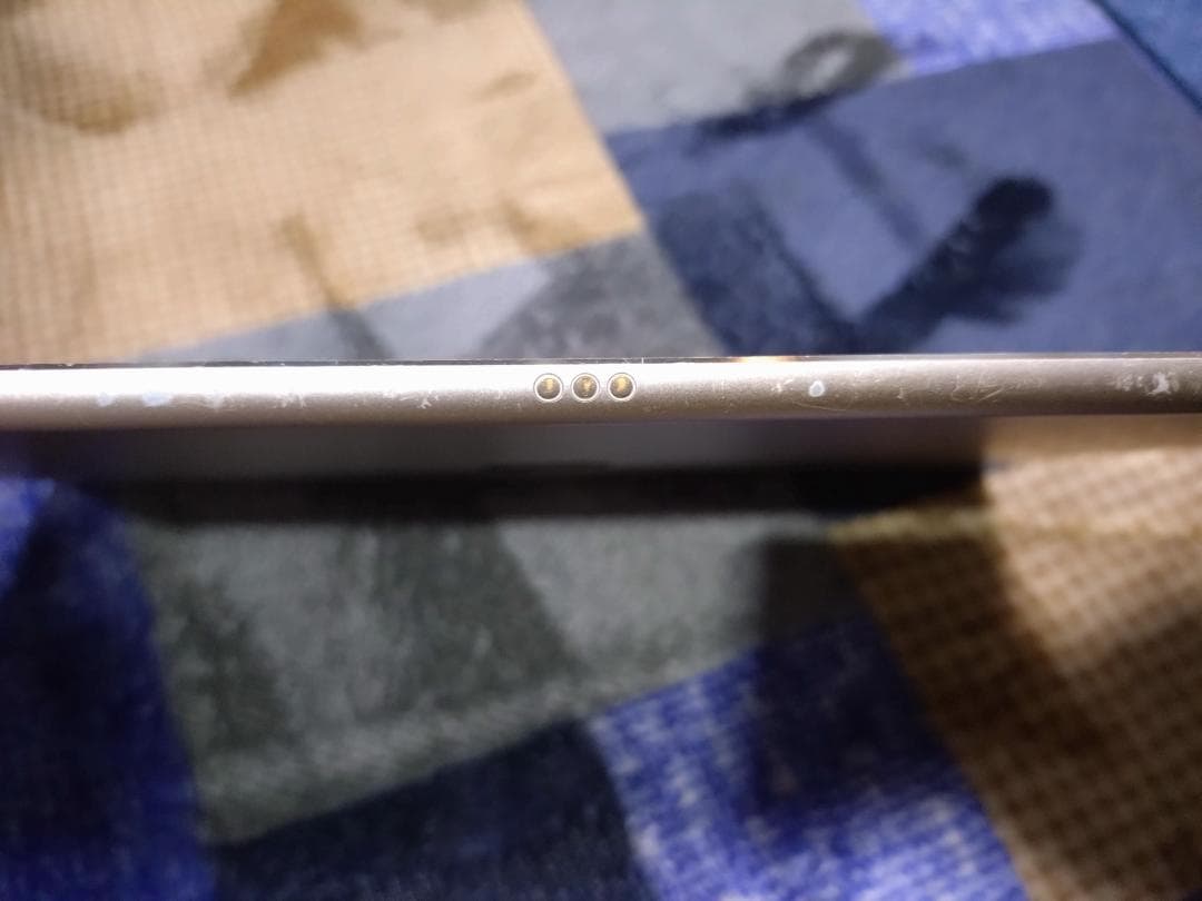 サ*ー様 Apple iPad ゴールド 初代モデル(A1652)128GB