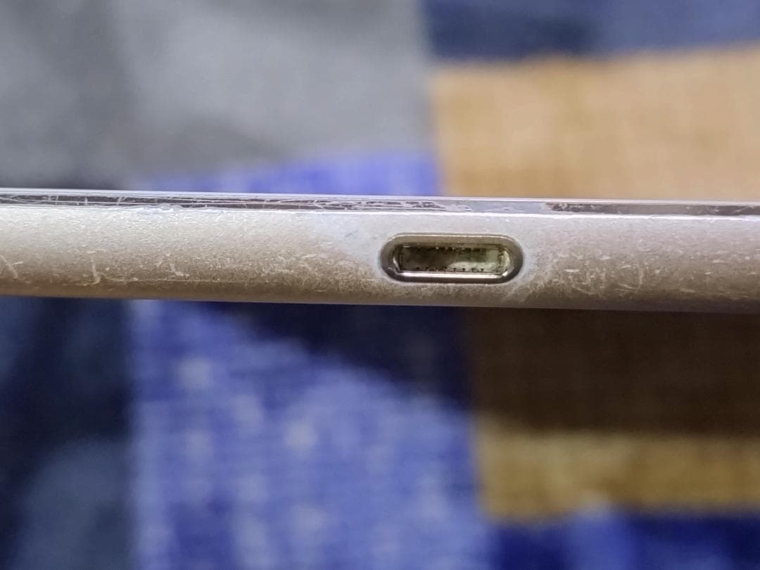 サ*ー様 Apple iPad ゴールド 初代モデル(A1652)128GB