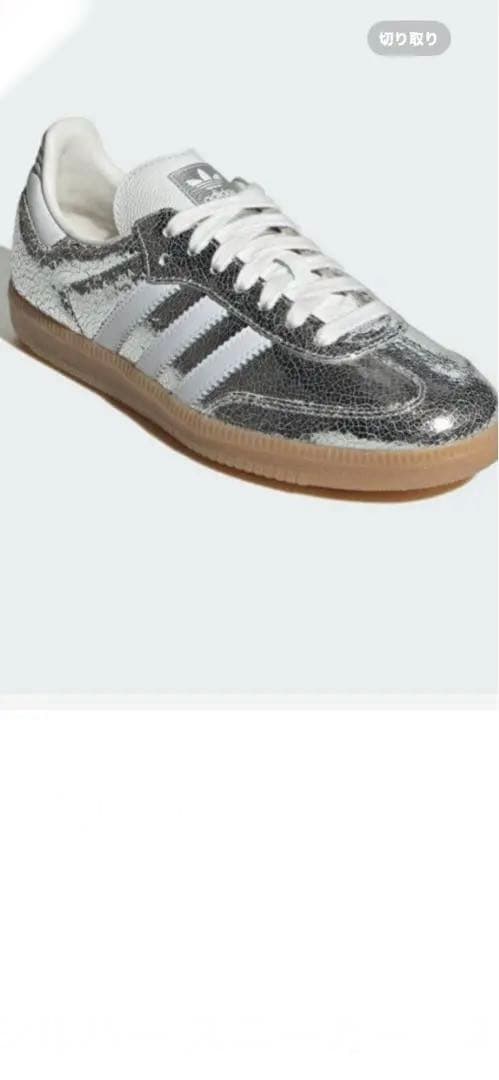 adidas メタリックシルバー スニーカー 235