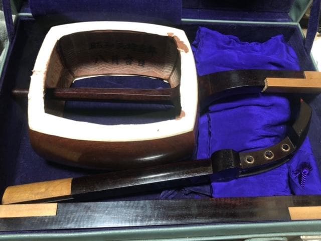 三味線 紅木 細棹 1枚溝 金ホゾ 綾杉胴 トチ多し