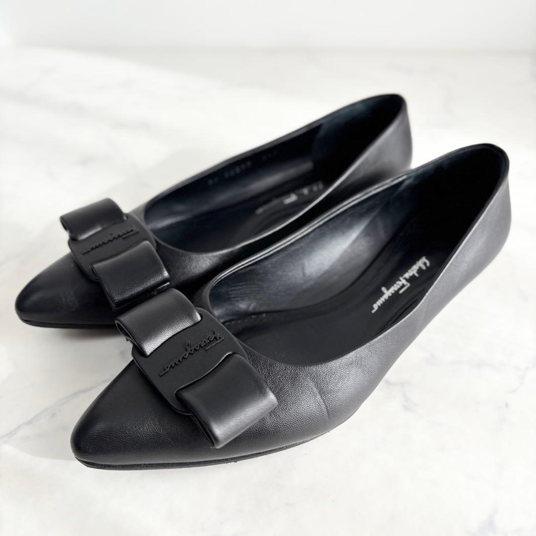 美品 フェラガモ 7.5D VIVA フラットパンプス ヴァラ レザー ブラック