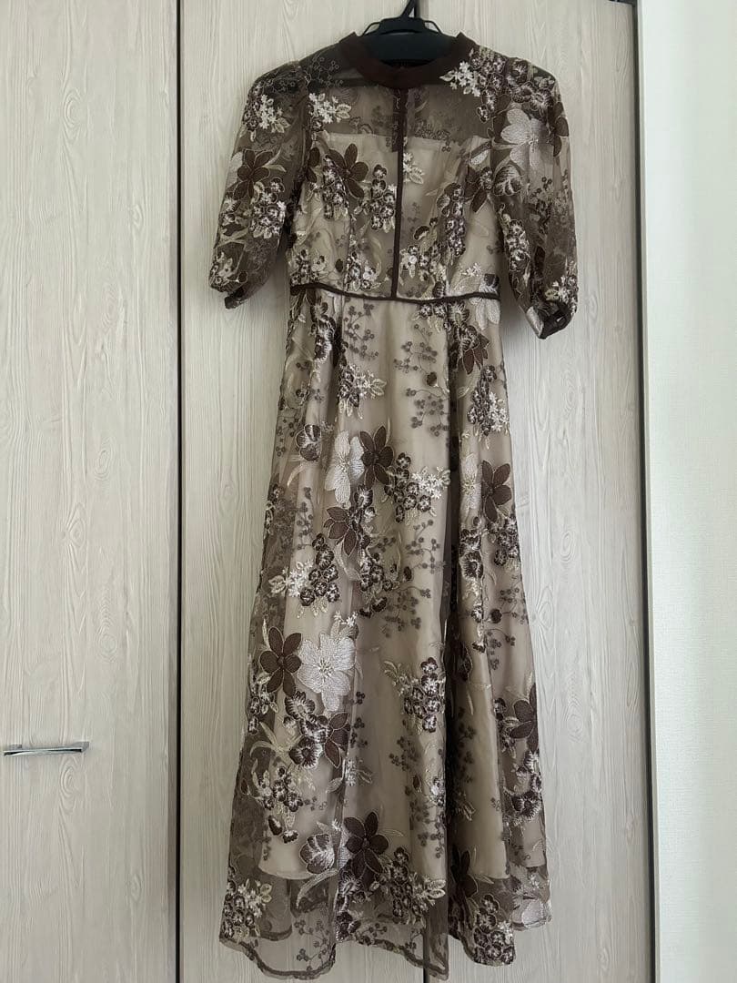 kana 花柄刺繍ドレス ブラウン Mサイズ