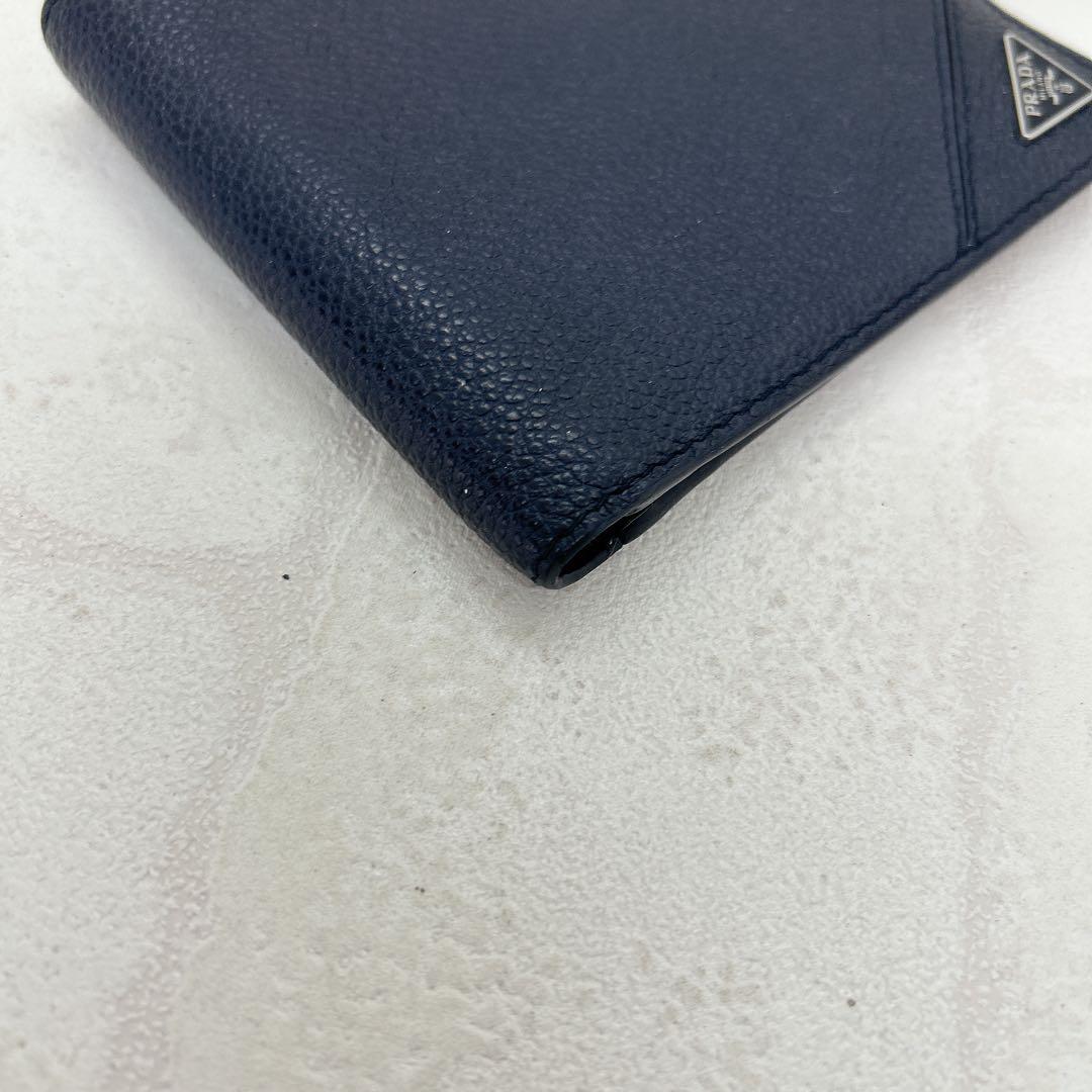 美品✨PRADAプラダ 折財布 財布 二つ折り 三角ロゴ シボ革 ネイビー