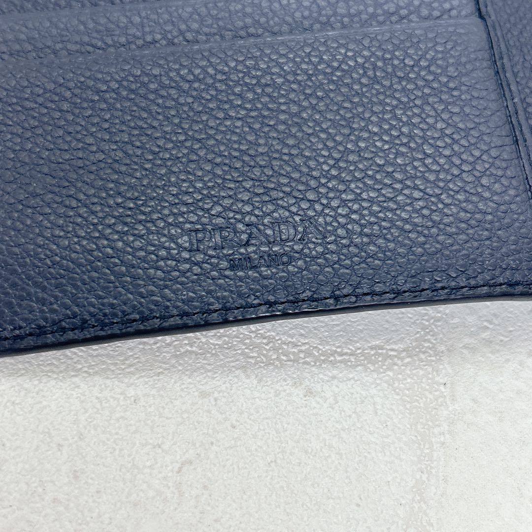 美品✨PRADAプラダ 折財布 財布 二つ折り 三角ロゴ シボ革 ネイビー