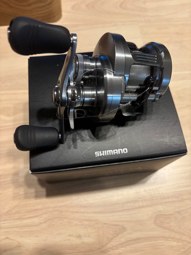 シマノ　カルカッタコンクエストDC200 右ハンドル