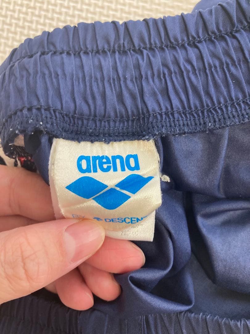 arena ネイビー/レッド スポーツ用水着ショートパンツ