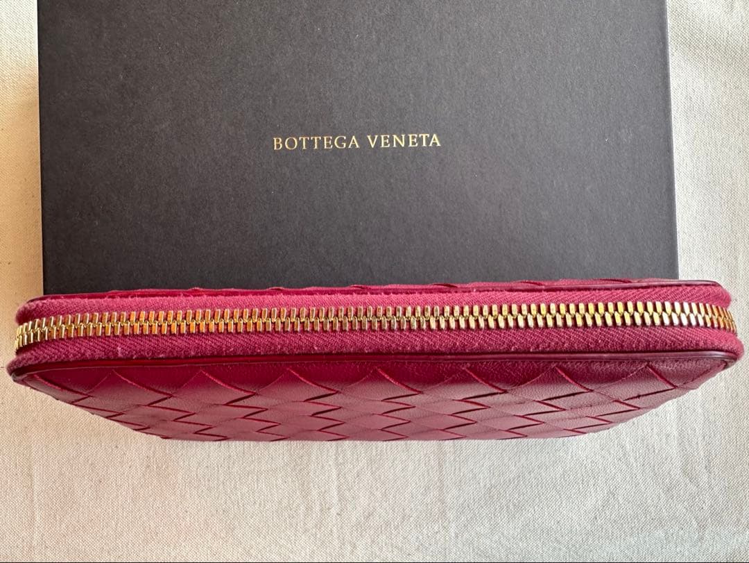 最終値下ボッテガヴェネタ マキシイントレチャート ジップウォレット バーガンディ