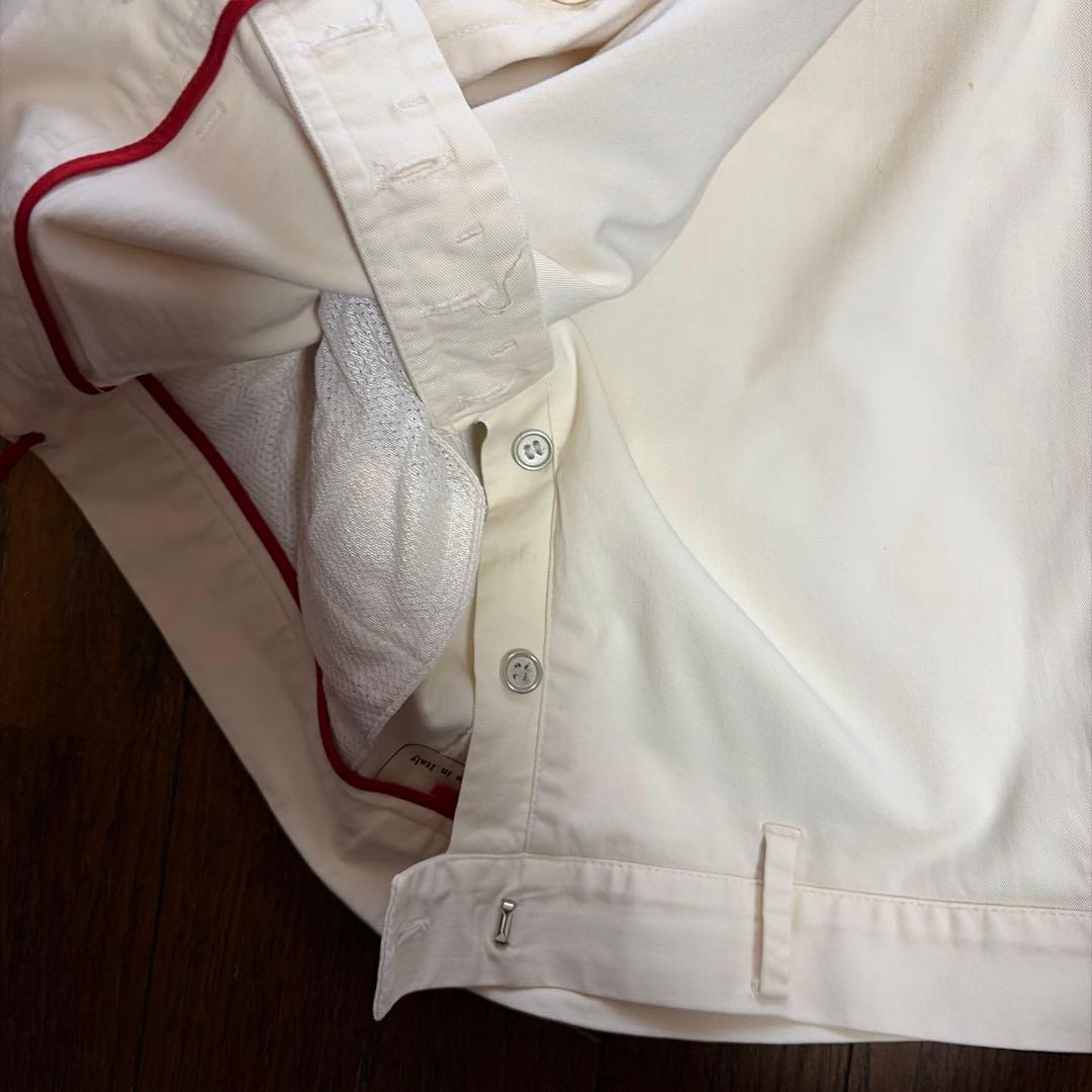 プラダホワイト スラックス 赤いライン付き