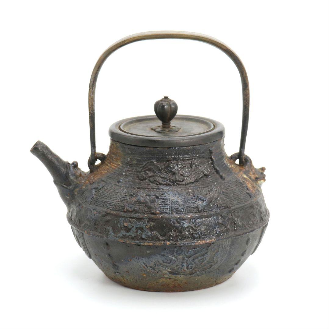 秦蔵六造 鉄瓶 饕餮文 鉄砲口 小振 煎茶道具　N952