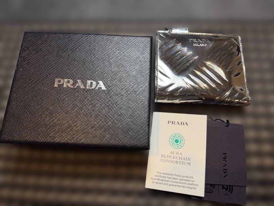 PRADA プラダ 二つ折り財布 コンパクト財布 メンズ シルバー 2ML049