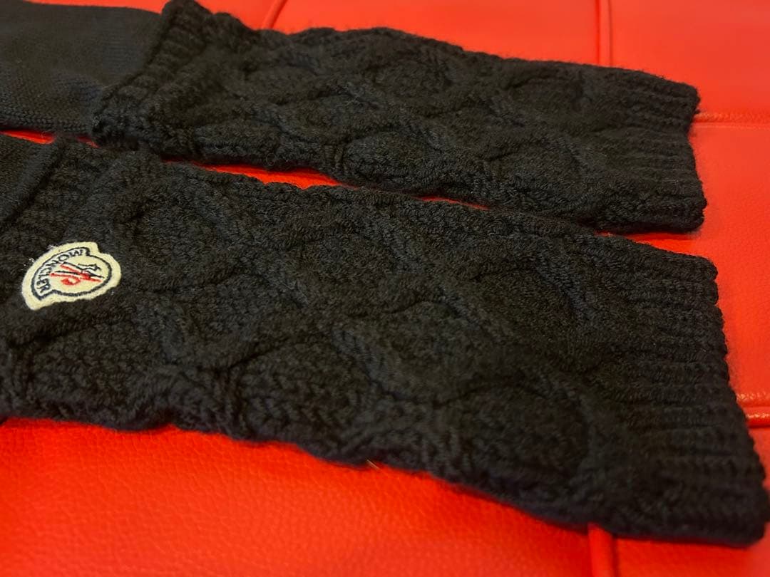 マ*ー様 【新品同様】モンクレールグローブ