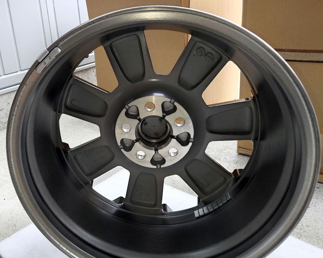 １本です。　新型　デリカD5　ホイール　純正18インチ　アルミ　 24年製　..