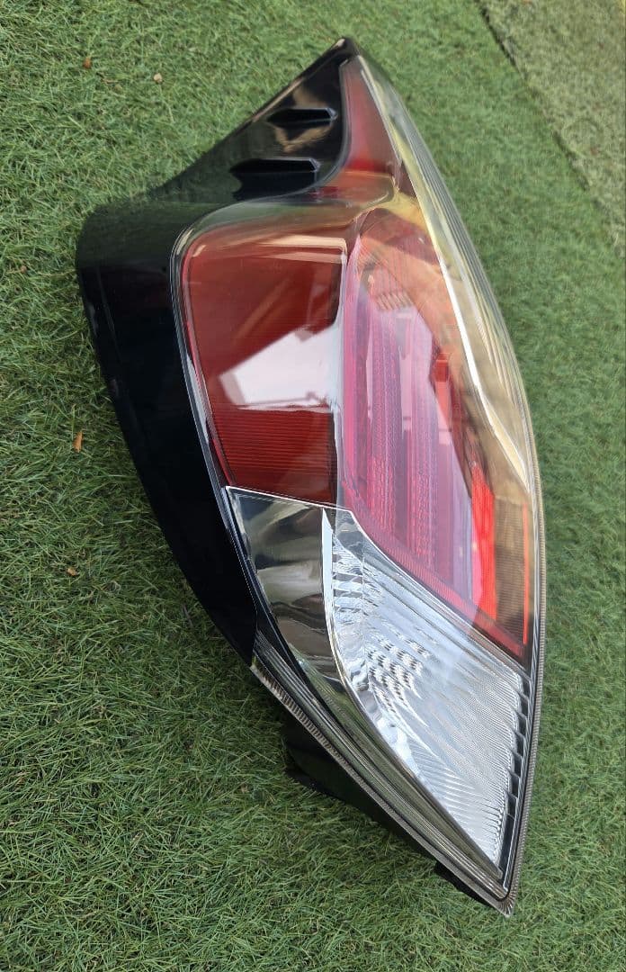 アクア　テールランプ