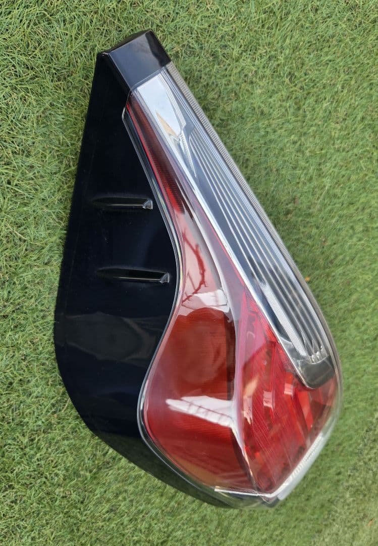 アクア　テールランプ