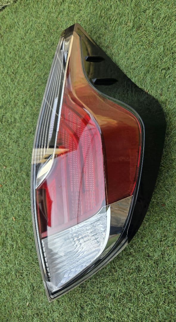 アクア　テールランプ