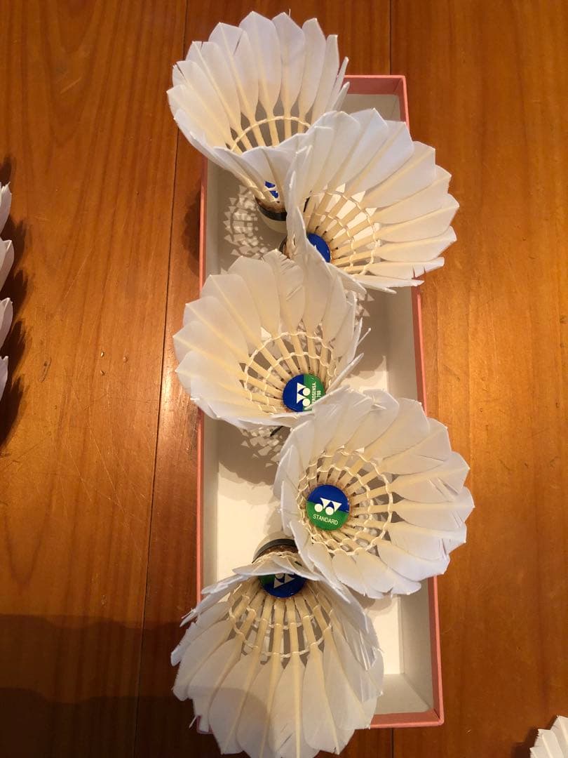 YONEX シャトル　エアロセンサ700とニューオフィシャル