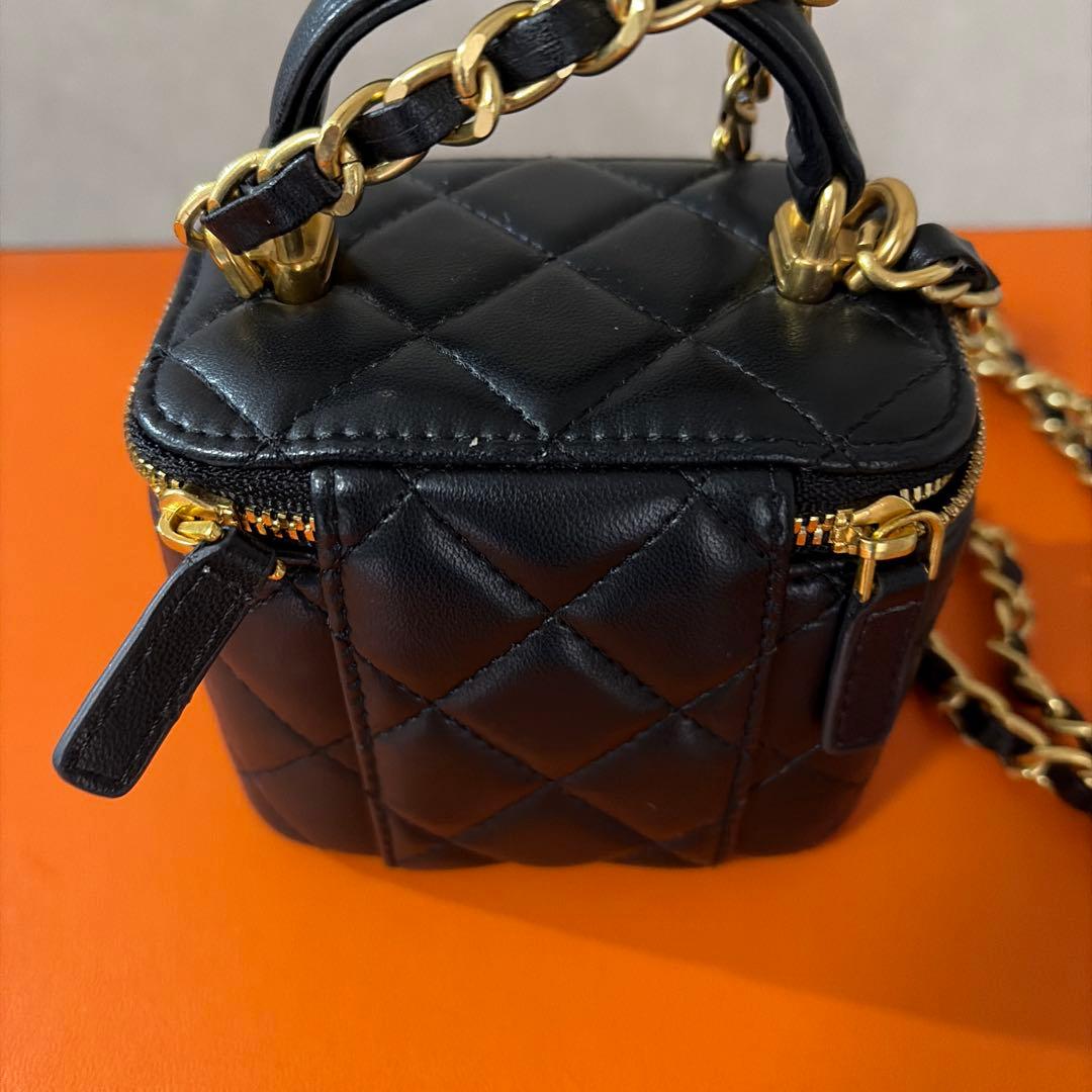 CHANEL ノベルティ ミニバニティー